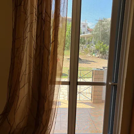 Ilias Family Apartment Himare